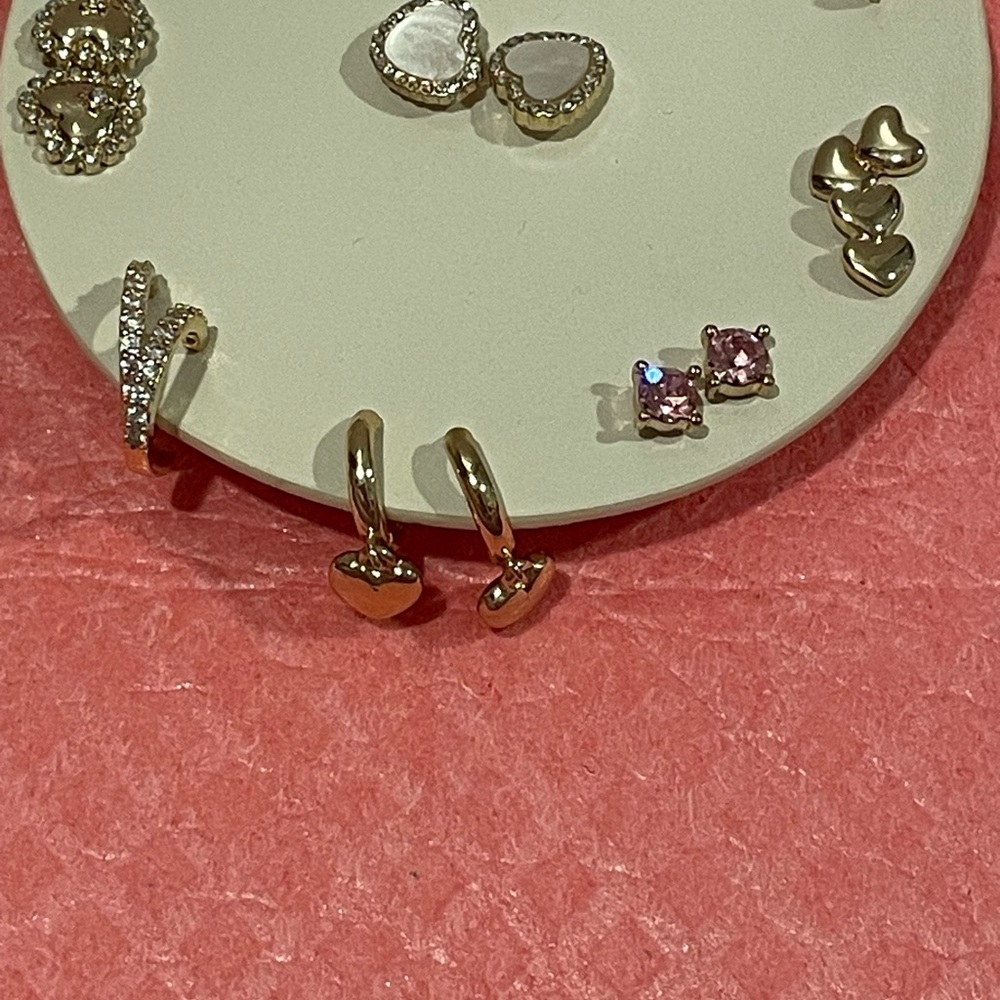 👀BUNDLE AND SAVE🥳 LOFT Gold and Pink Heart Earrings
